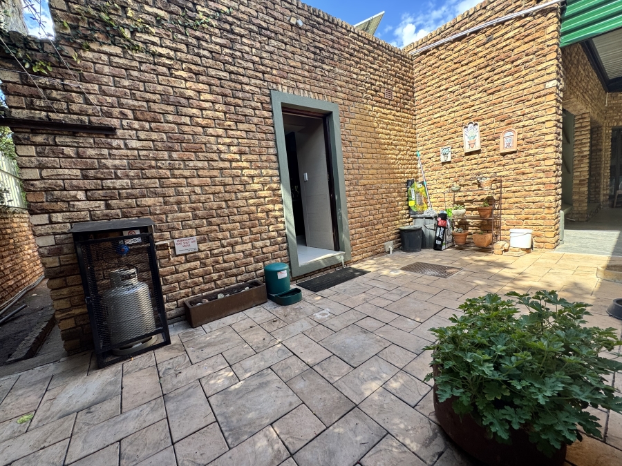 4 Bedroom Property for Sale in Wilkoppies North West